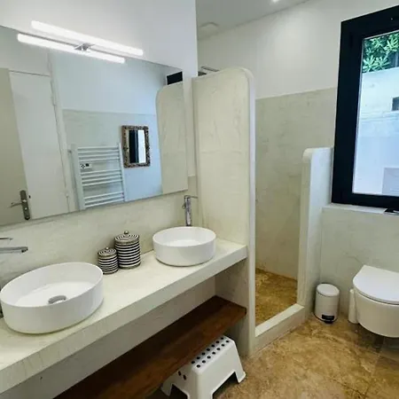 Familiale Climatisee A 5 Min De La Avec Parking Et Wifi - Fr-1-728-17