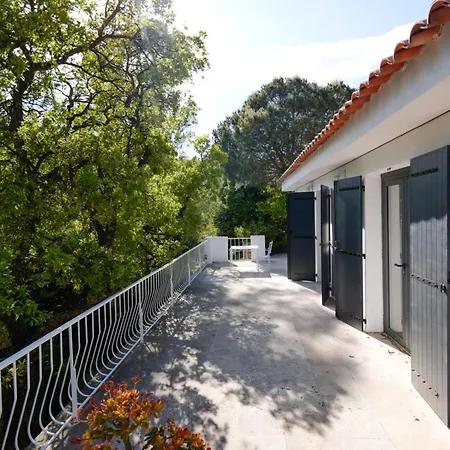 Villa Familiale Climatisee A 5 Min De La Avec Parking Et Wifi - Fr-1-728-17