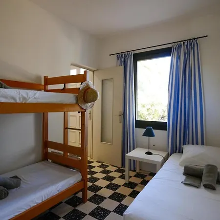 Villa Familiale Climatisee A 5 Min De La Avec Parking Et Wifi - Fr-1-728-17